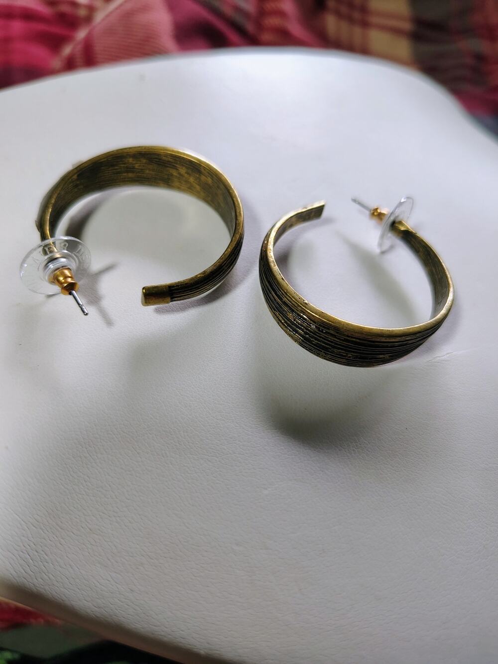 Premier Designs Ribbed Gold Tone Hoop Earrings 2.25"